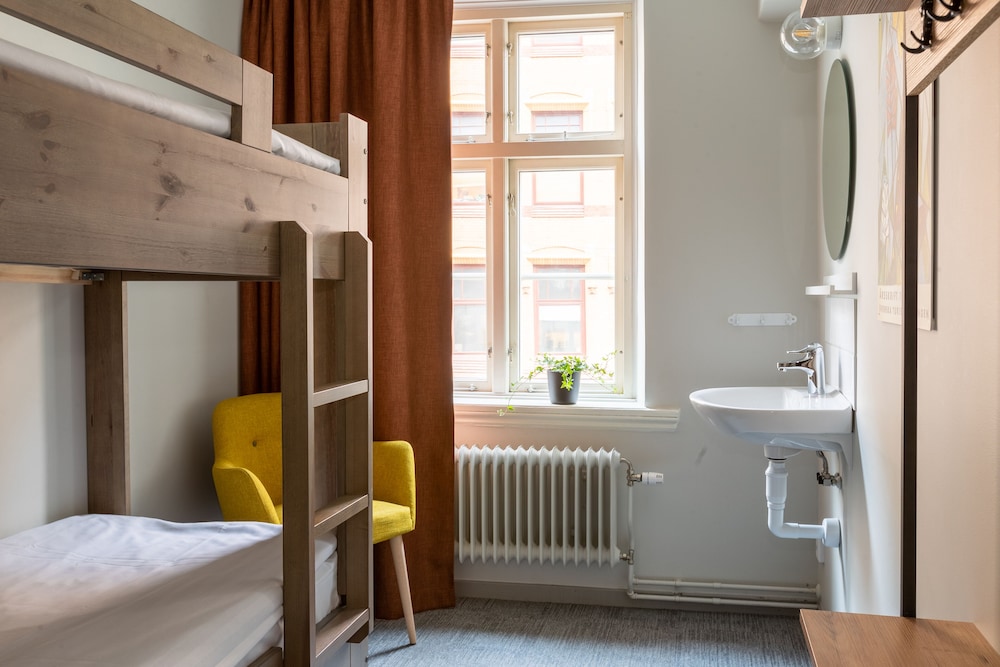 Economy, Twin Beds, Bunk Bed, Shared Bathroom