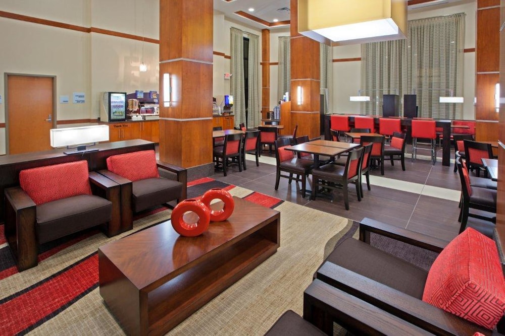 Holiday Inn Express Hotel And Suites Columbus Edinburgh 36/46