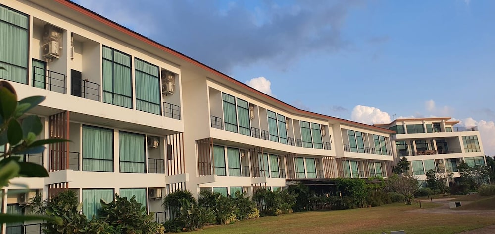 The Beach Resort & Residence 1/47