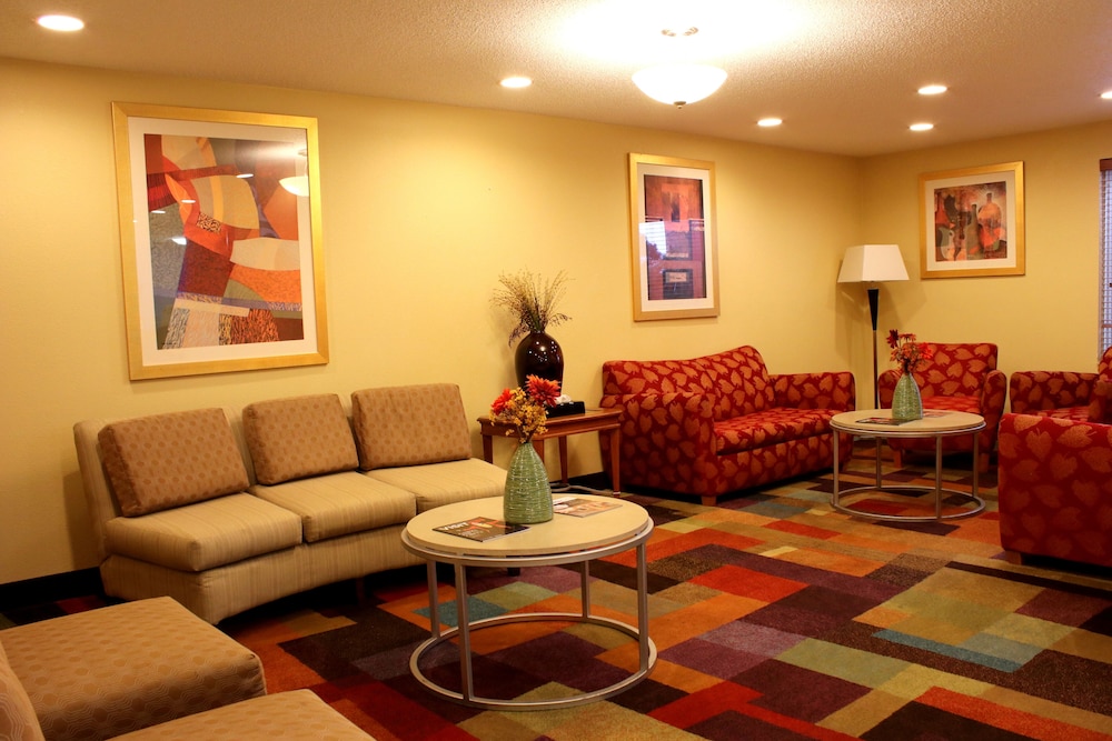Days Inn Suites By Wyndham Bloomington Normal Il 31/45
