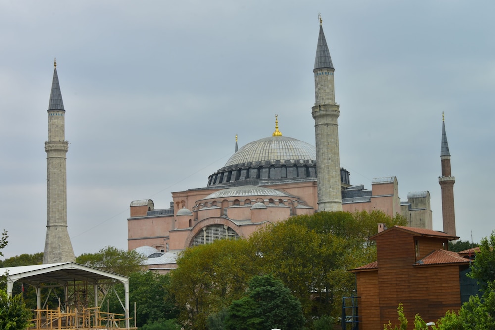 Sura Luxury Milion Hotel & Spa 71/76