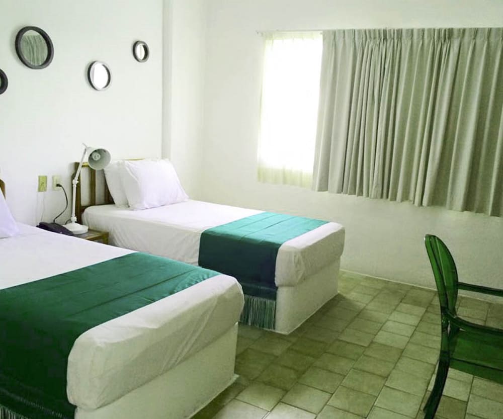 Emperador Vallarta Beachfront Hotel and Suites 34/74