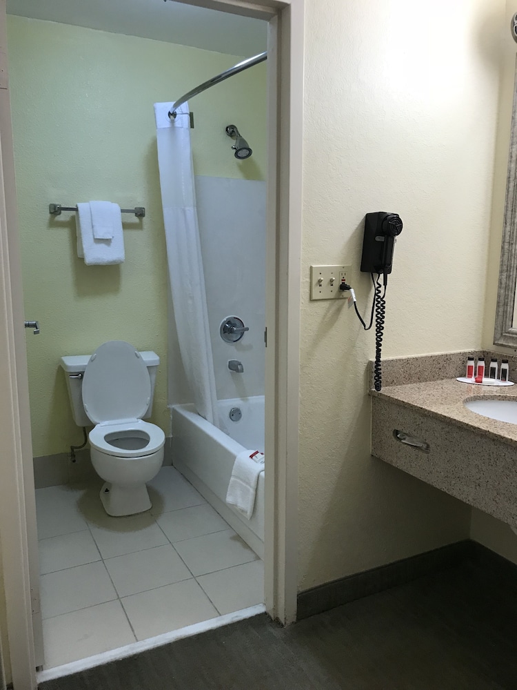 Baymont By Wyndham Gainesville I-75 40/46