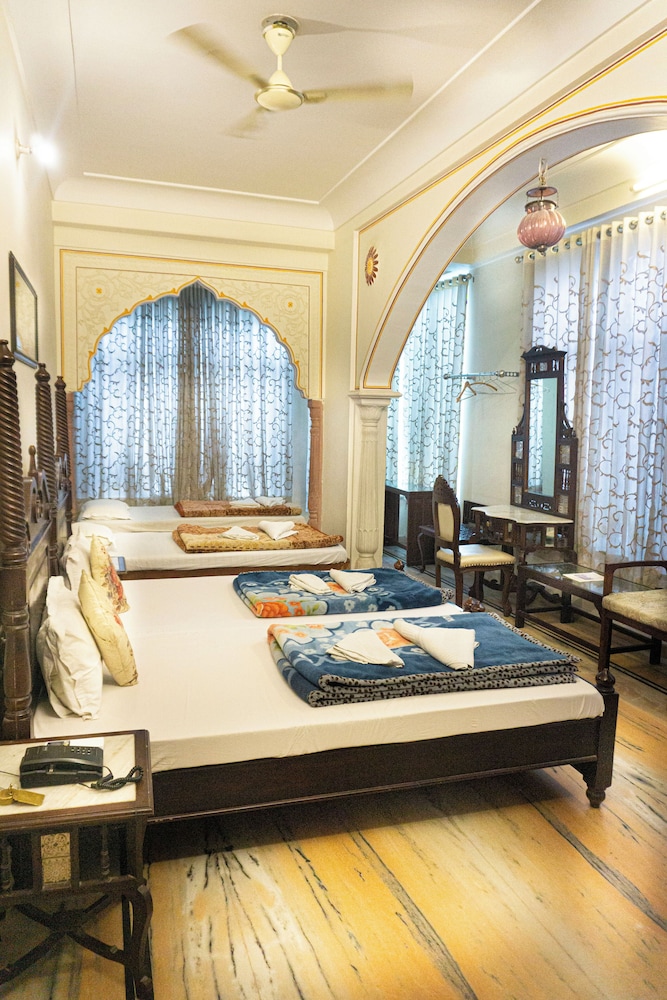 Krishna Palace 29/50