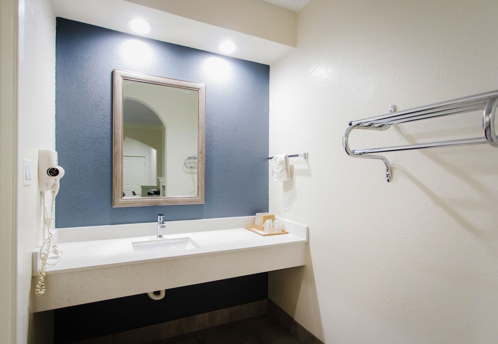 Scottish Inns & Suites Willowbrook Houston 28/33