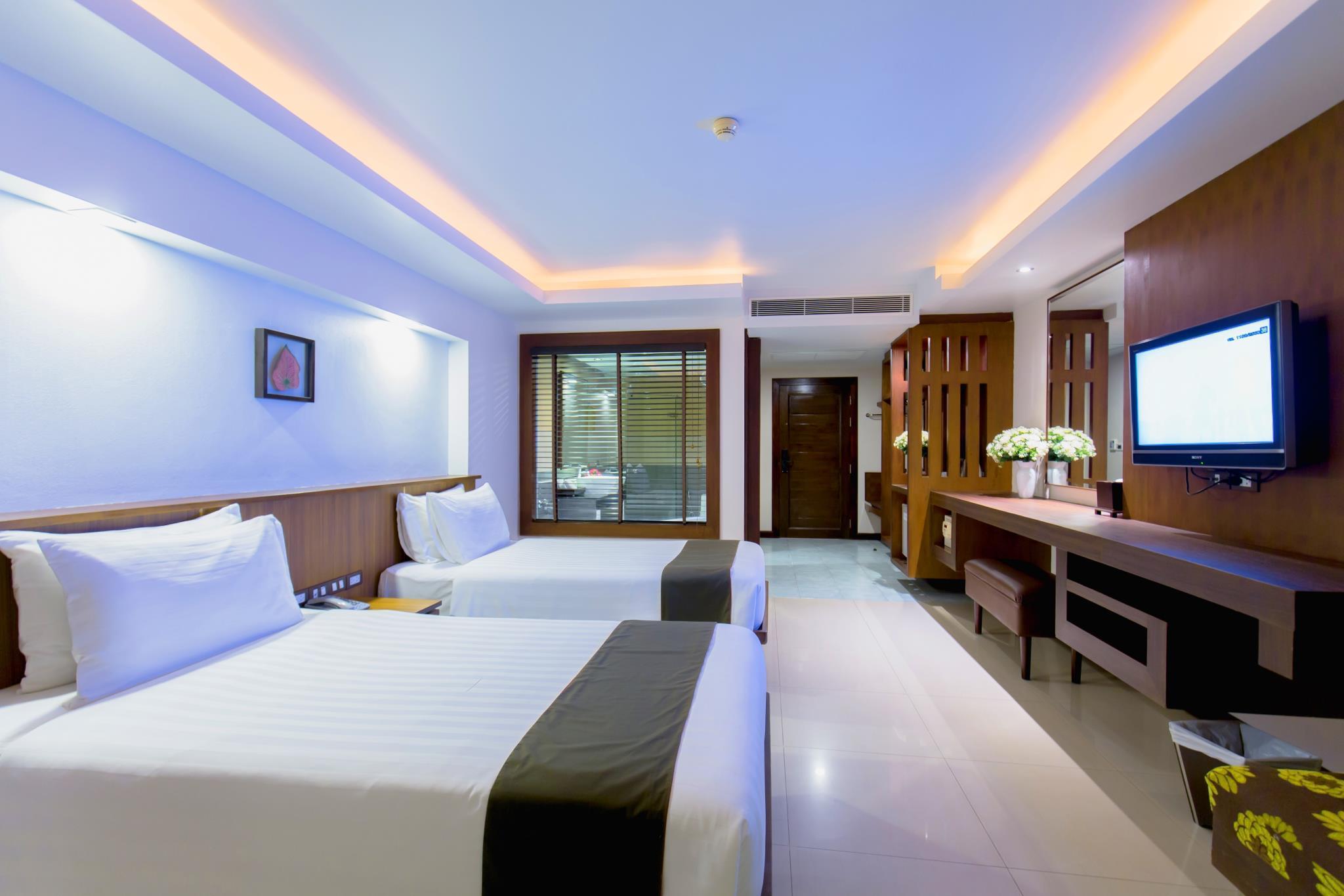 DELUXE, TWIN BEDS