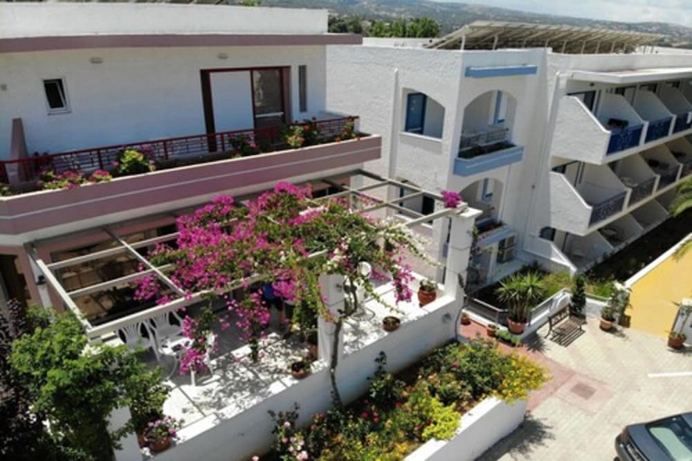 Apollon Hotel Apartments 40/50