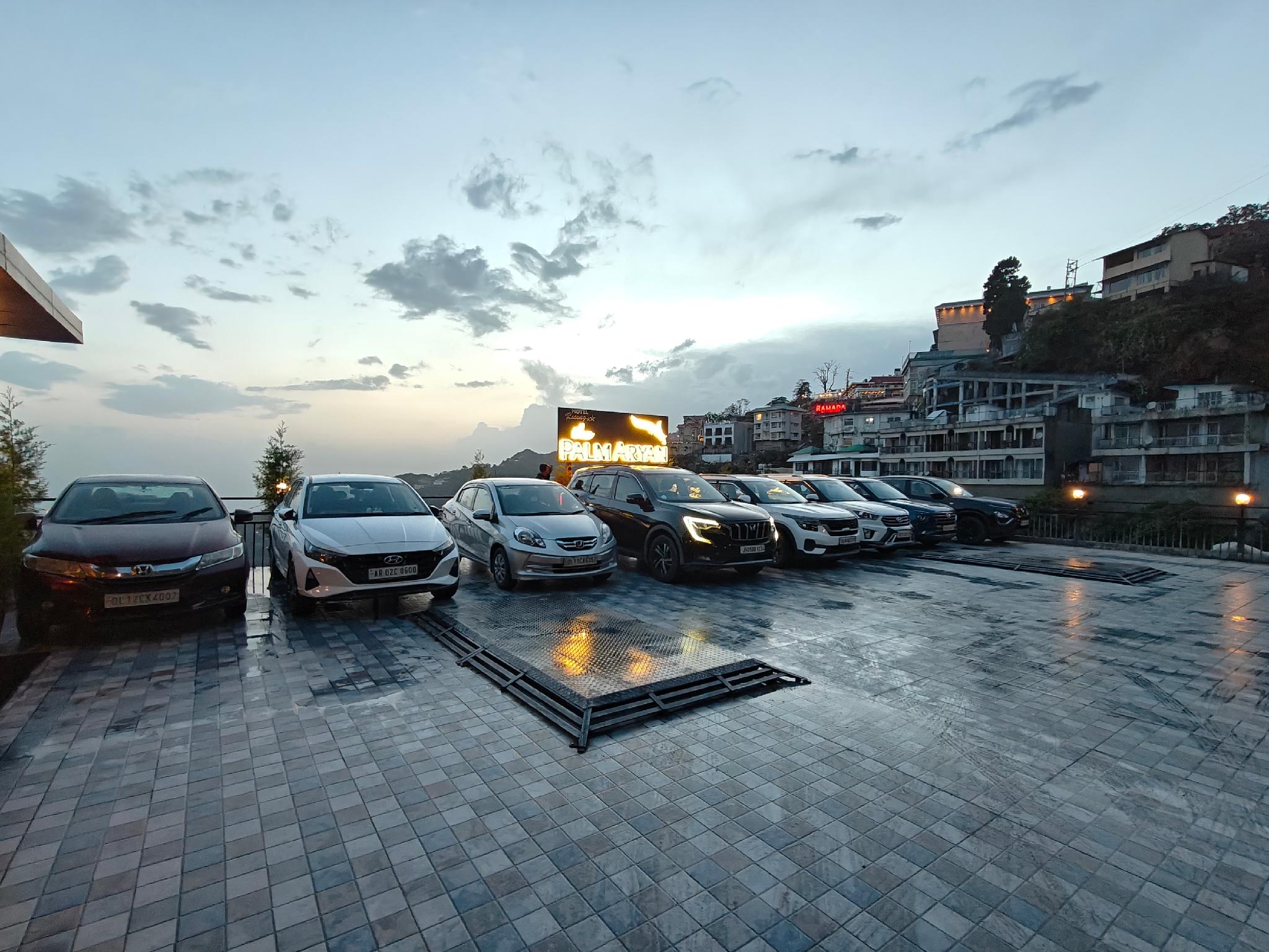 The Palm Aryan Mussoorie - 5 mins Walk to Mall Road 39/41