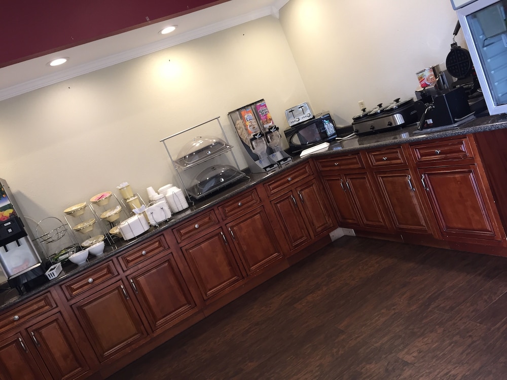 Howard Johnson By Wyndham Dothan 9/25