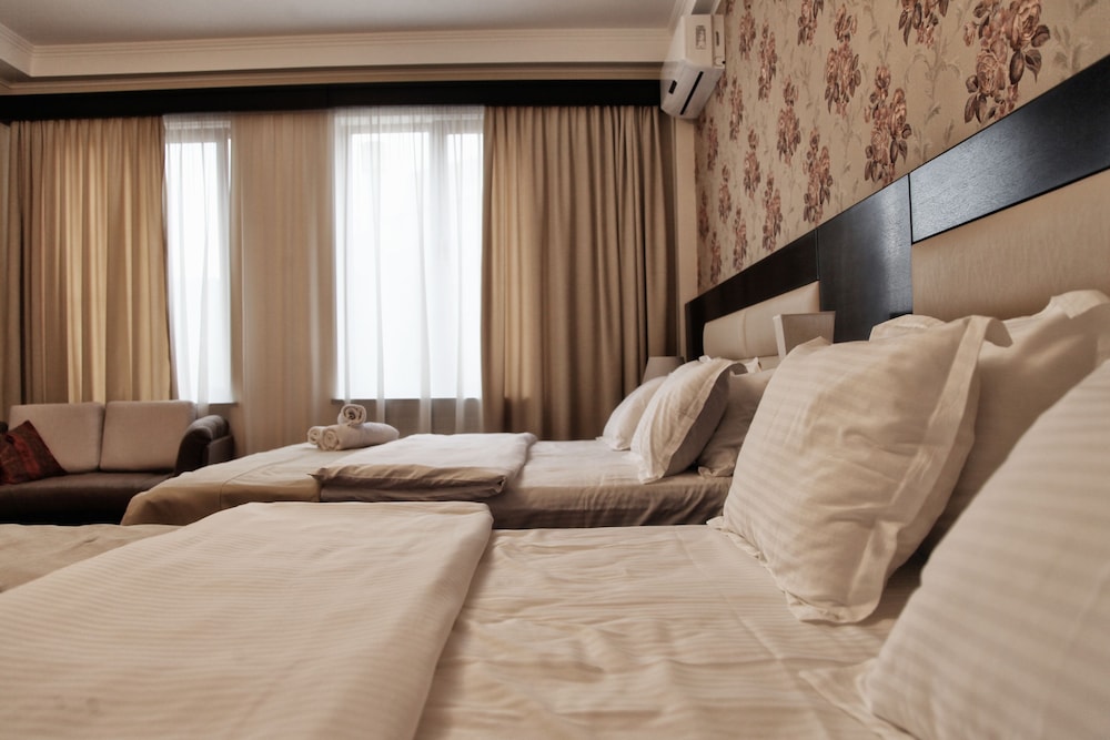 Hotel Four Brothers 14/28