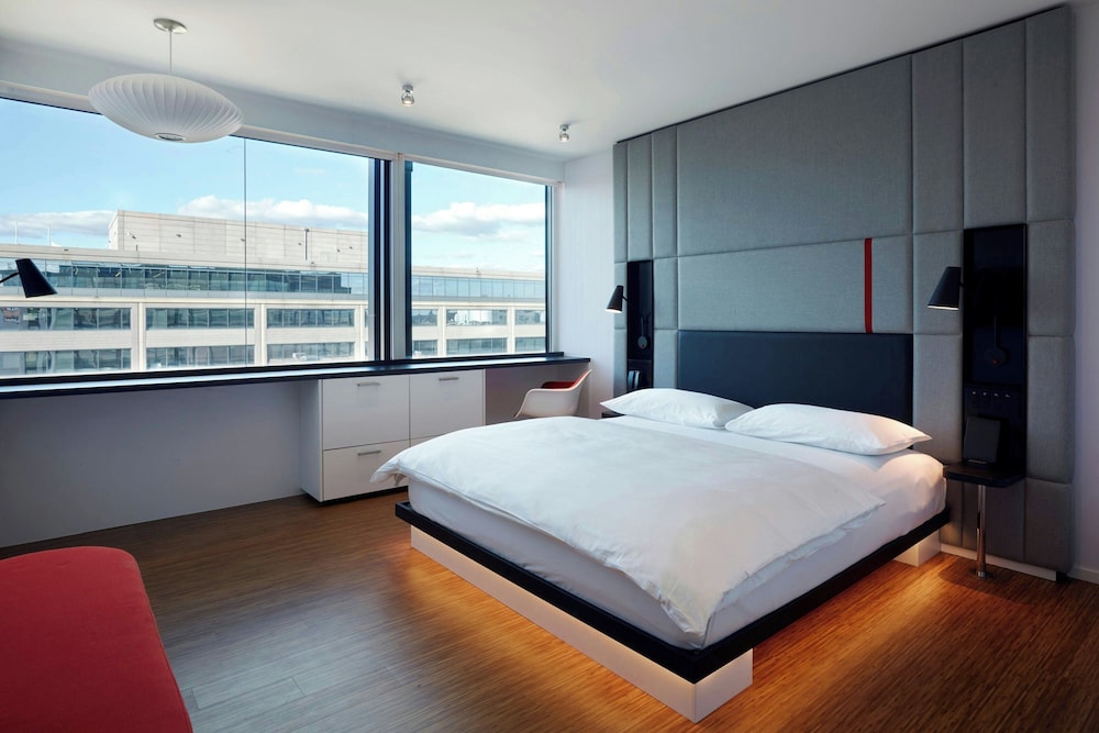 ROOM, KING BED, ACCESSIBLE