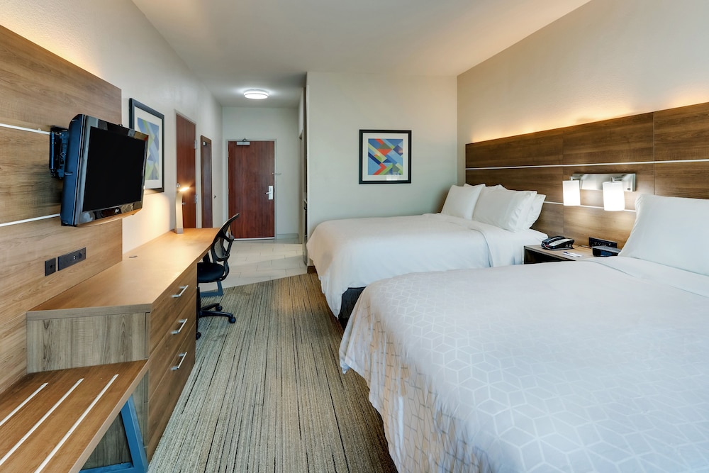 Holiday Inn Express Hotel Suites Waxahachie 28/74