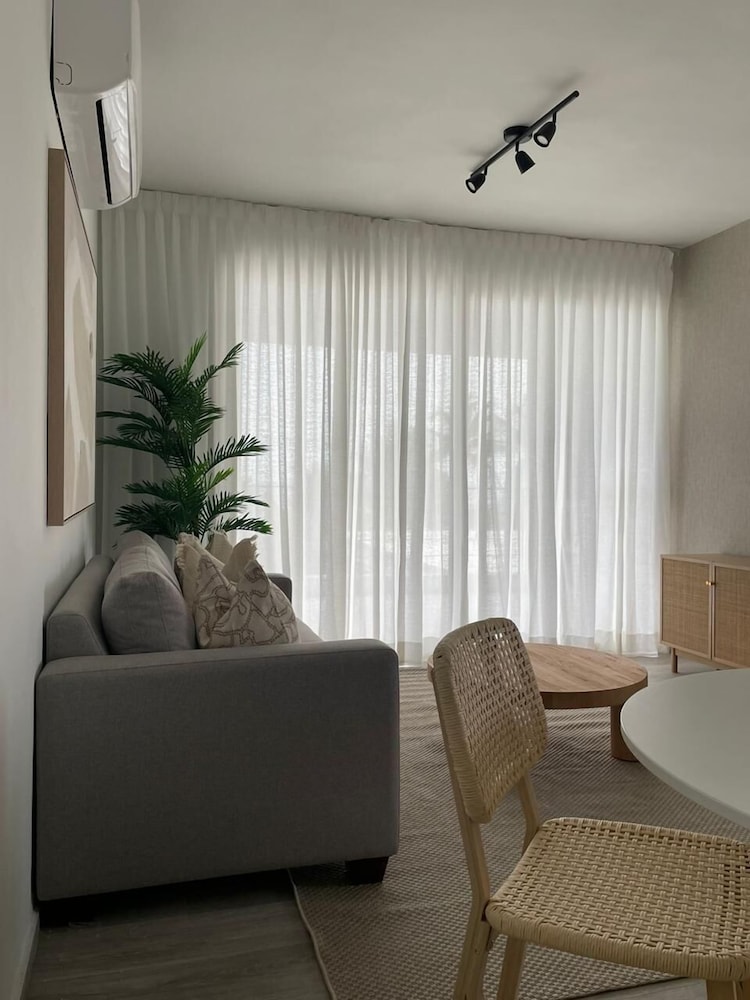 Tracadero Beach Resort 56/77