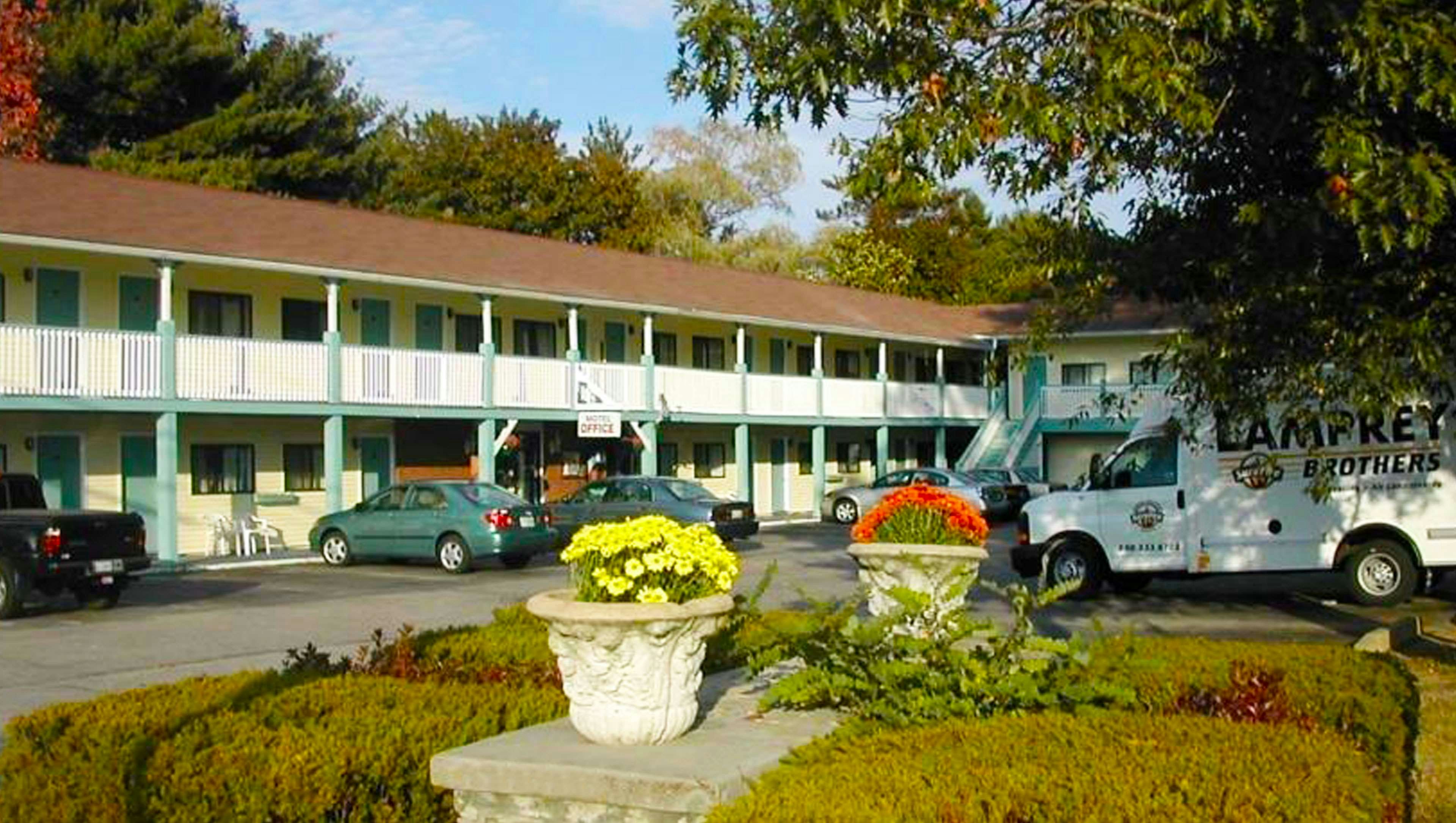 Magnuson Hotel Hampton NH 32/35