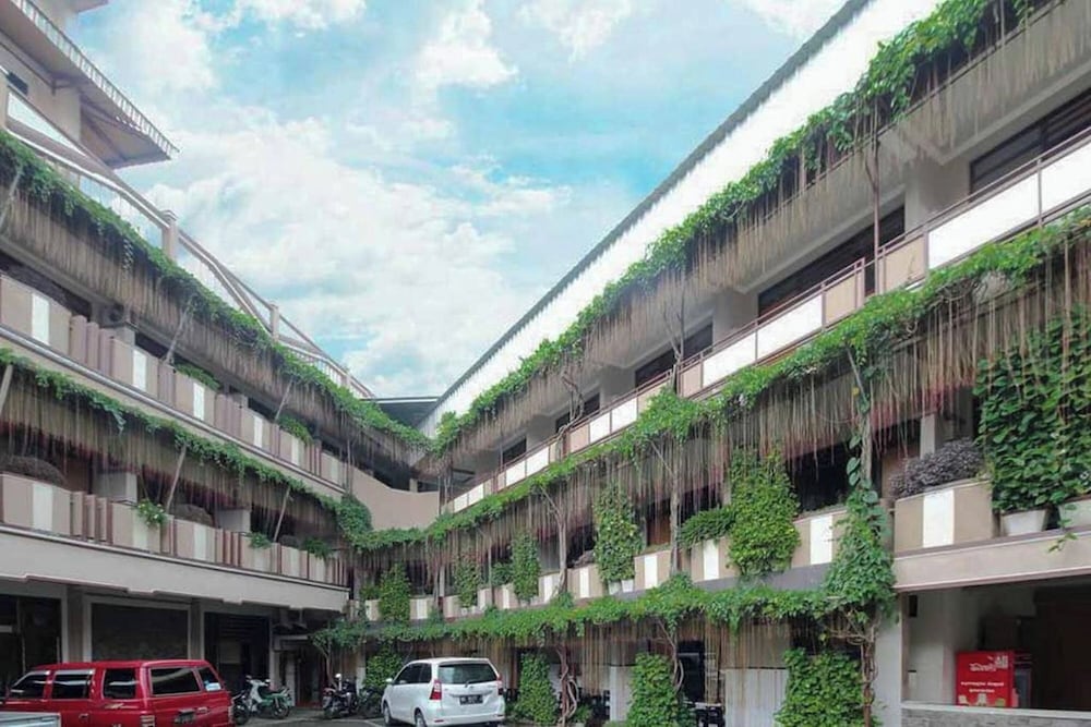 Hotel Lestari Near Lippo Plaza Mall Jember 2/36