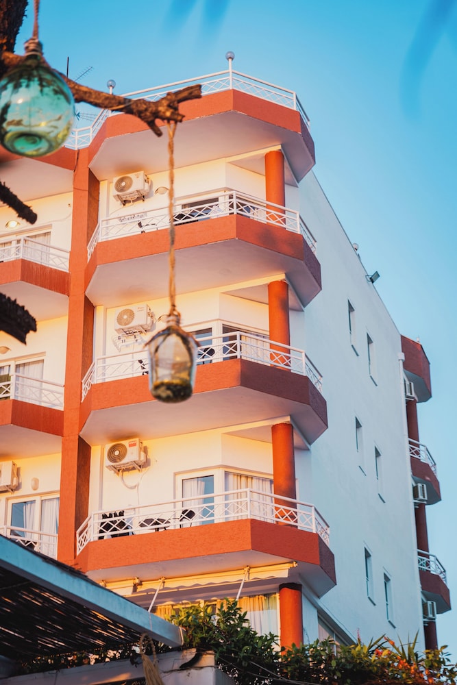 Hotel Saranda 5/79