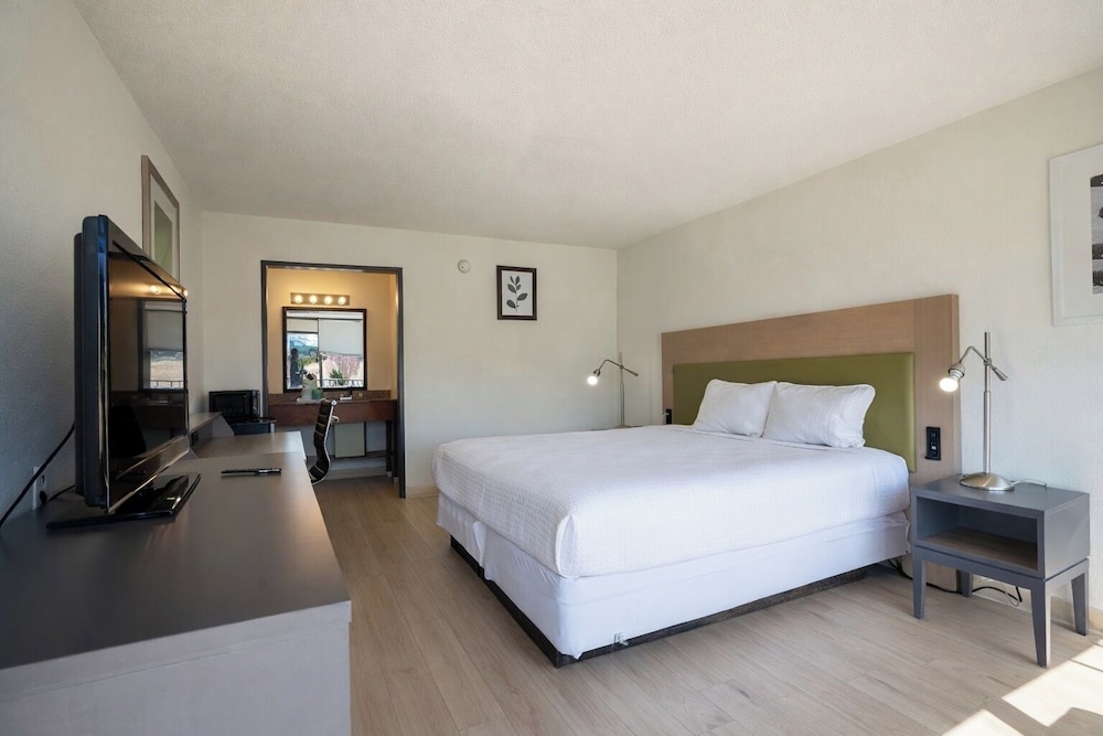 Luxe King Bed