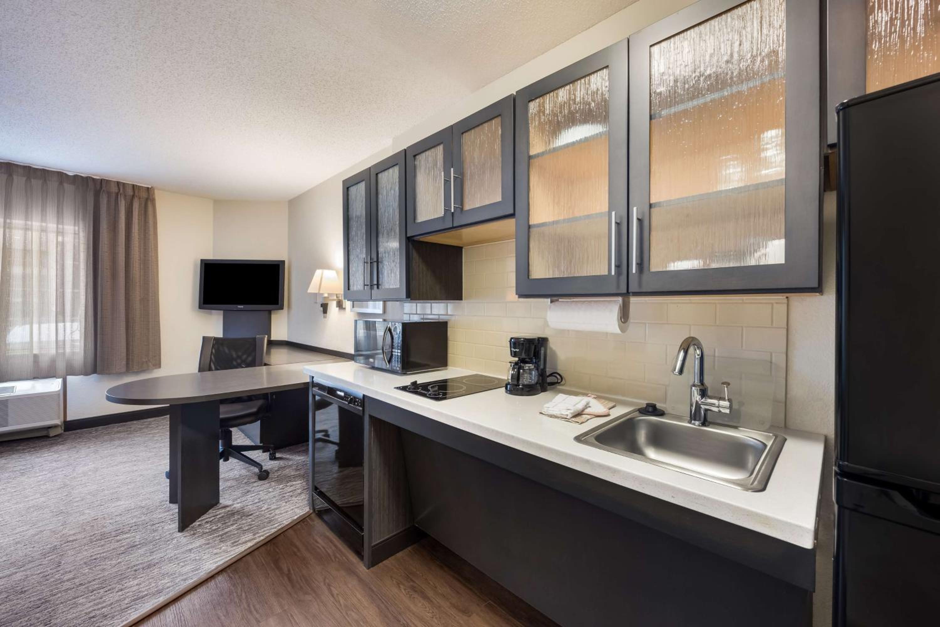 جناح استوديو بسرير كوين بحوض استحمام لذوي الإعاقة، Sonesta Simply Suites Oklahoma City Airport Oklahoma City 8/10