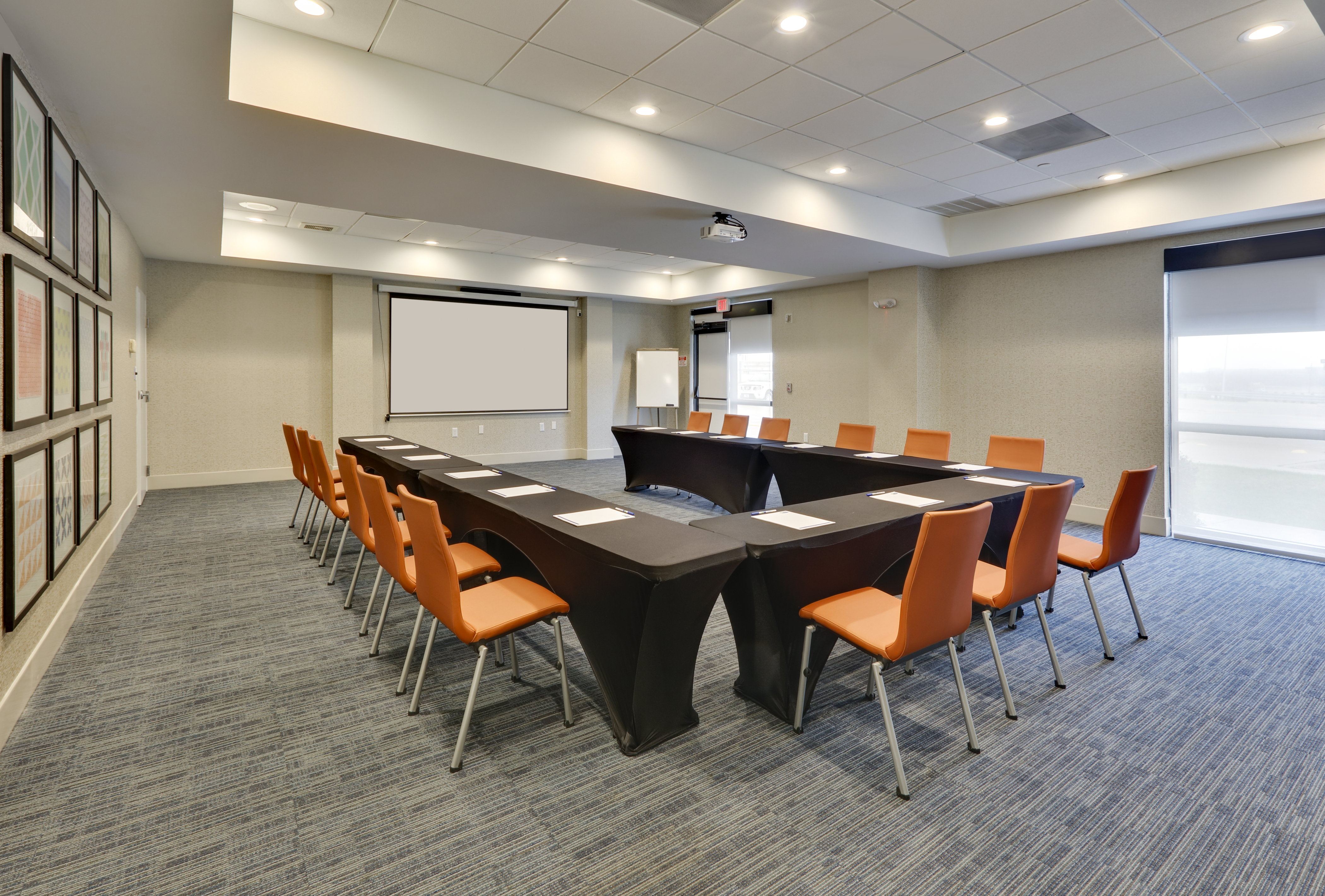 Holiday Inn Express Hotel And Suites Irving Conv Ctr Las Colinas 46/54