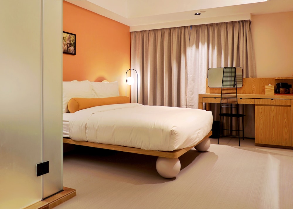 STUDIO, QUEEN BED