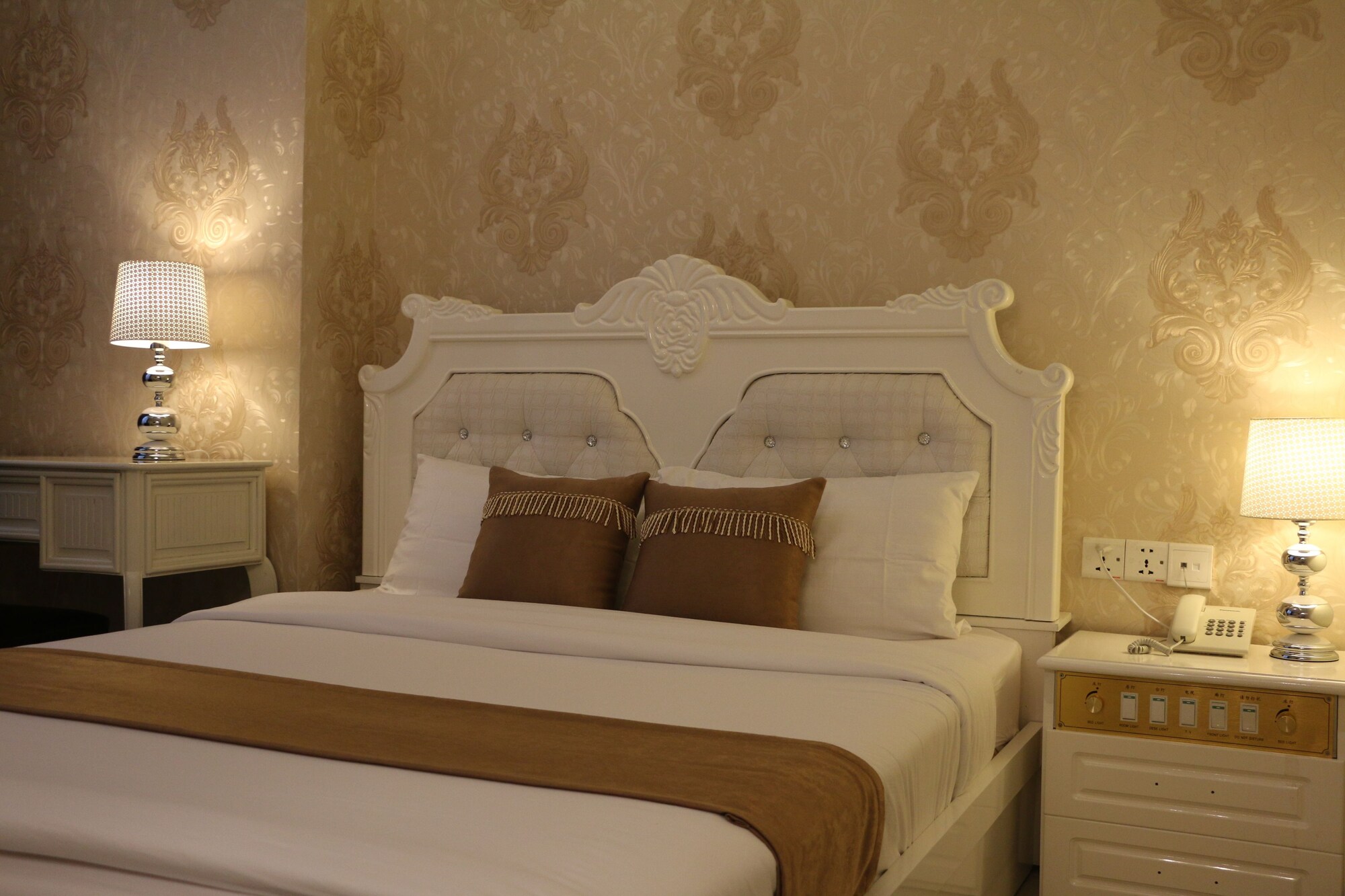Deluxe, Double Bed