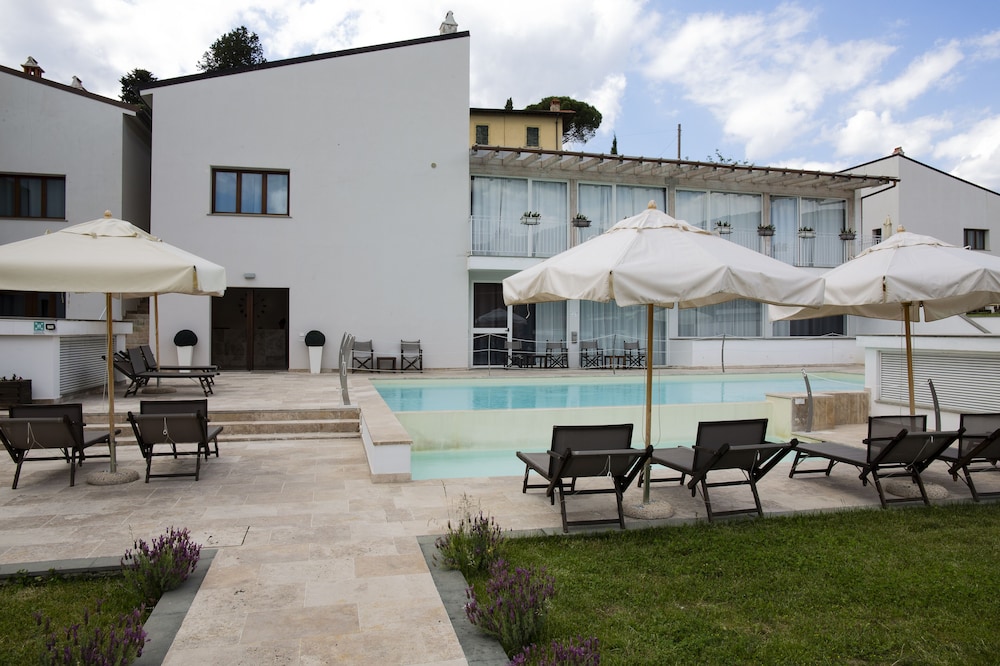The Florence Hills Resort Spa 40/50