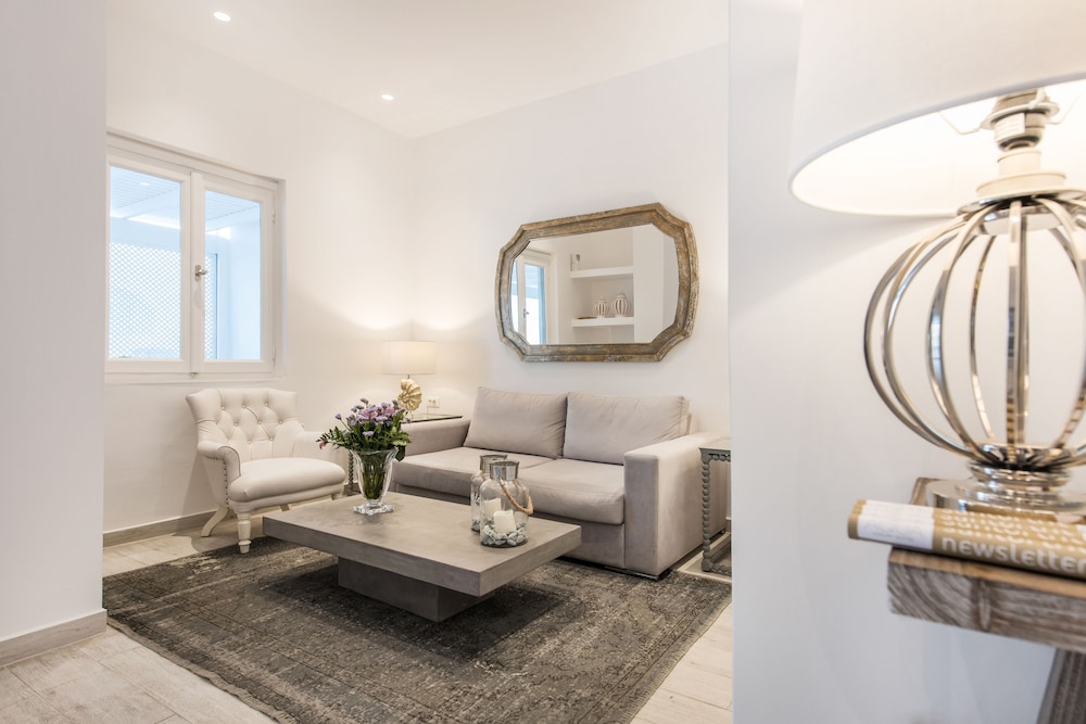 Aqua Luxury Suites 47/75