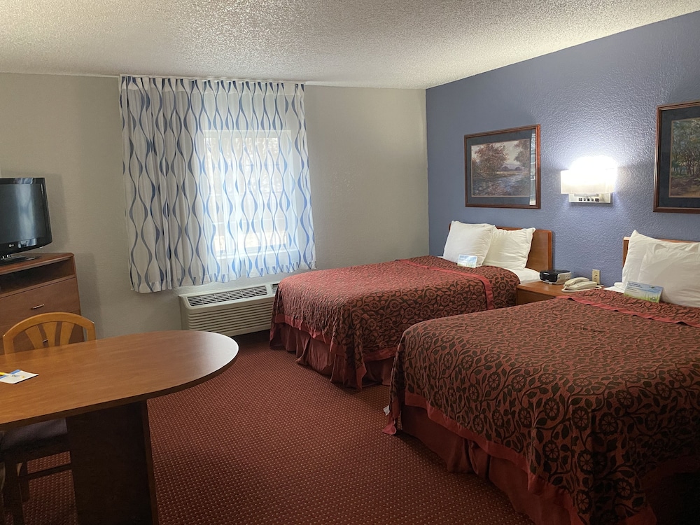 Days Inn & Suites by Wyndham Green Bay WI. 11/38