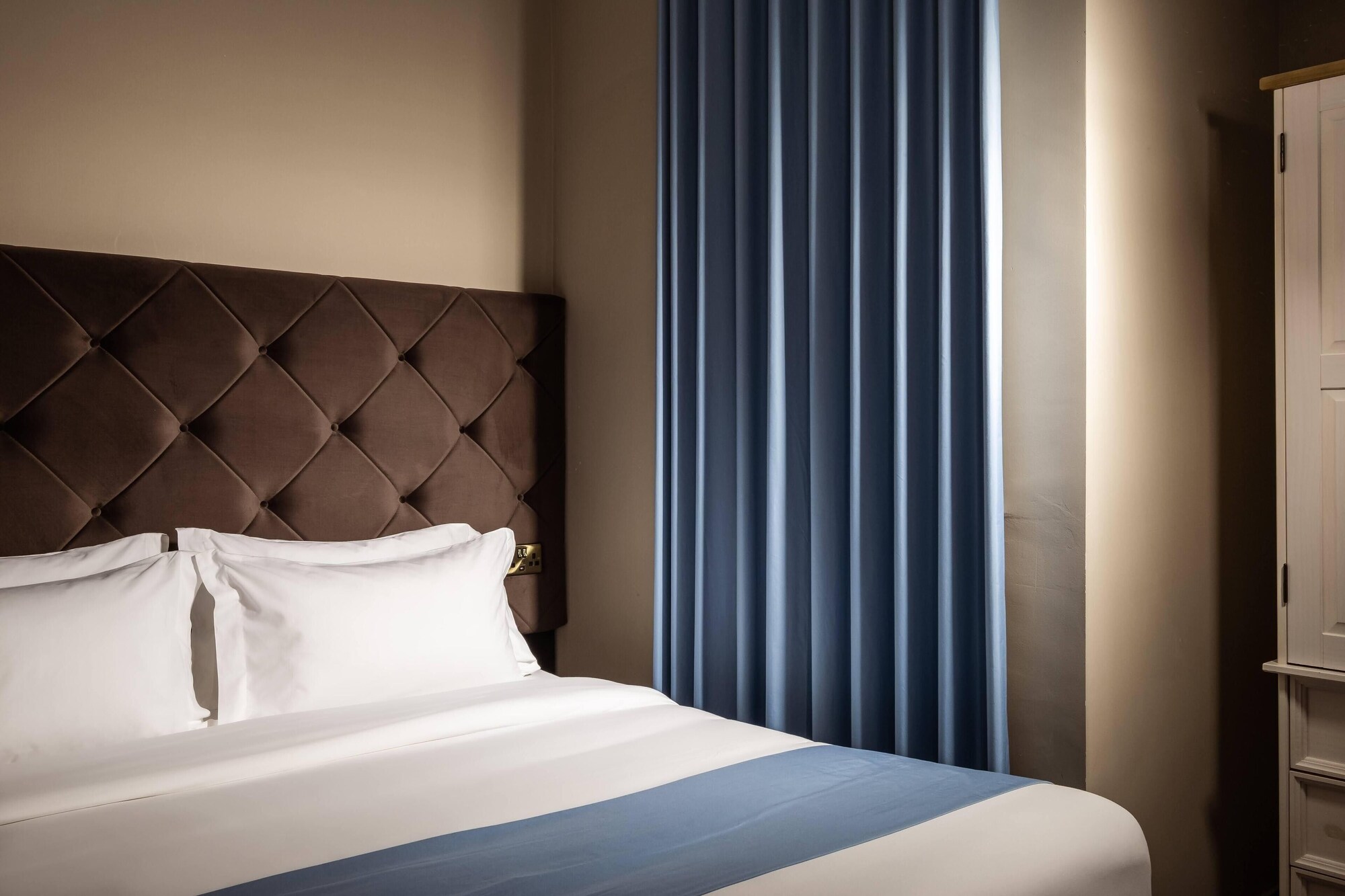 جناح استوديو عائلي بسريرين كوين، The Segond hotel 6/8