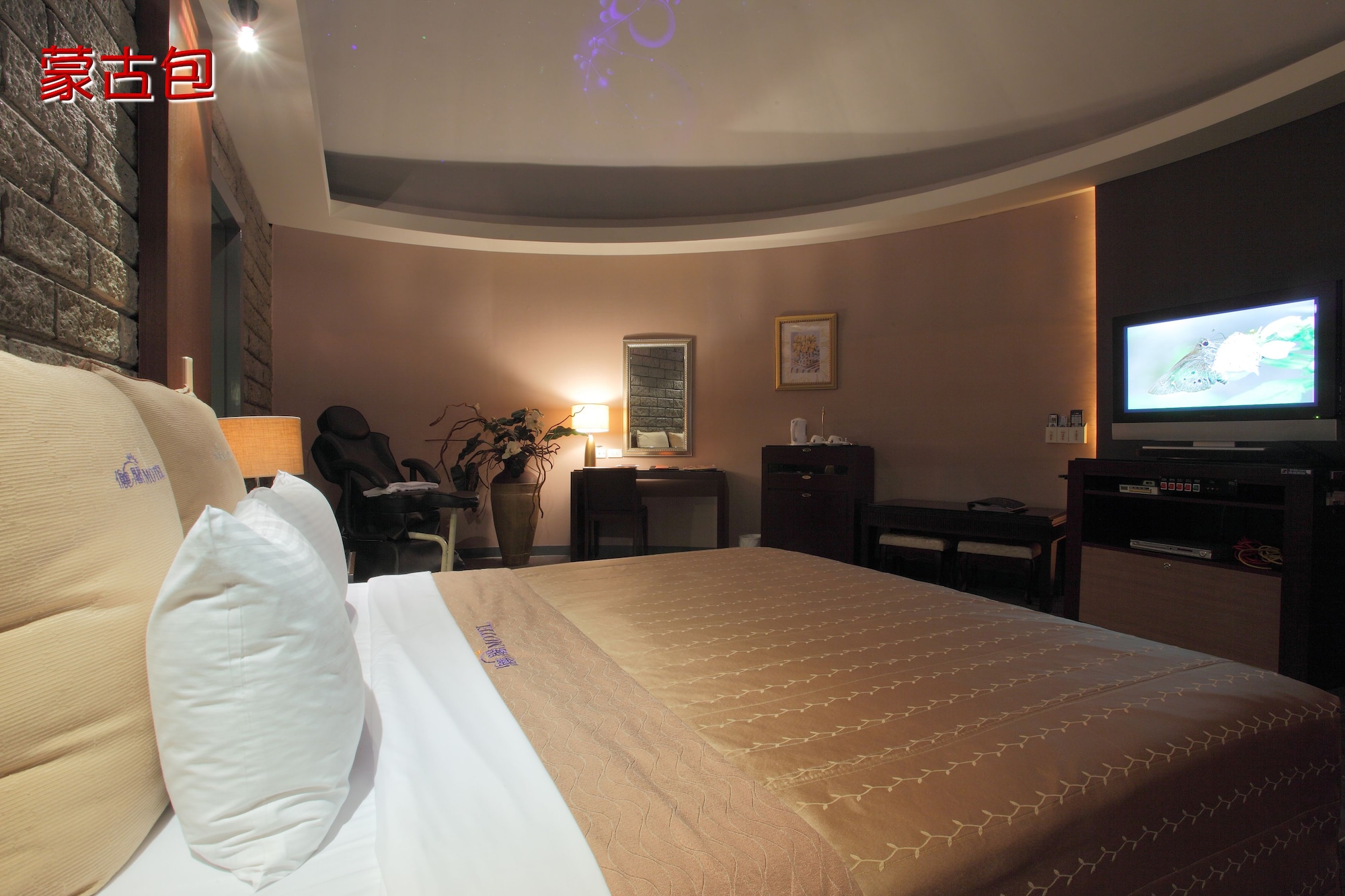 1 BEDROOM, GALLERY, DOUBLE BED, JETTED TUB