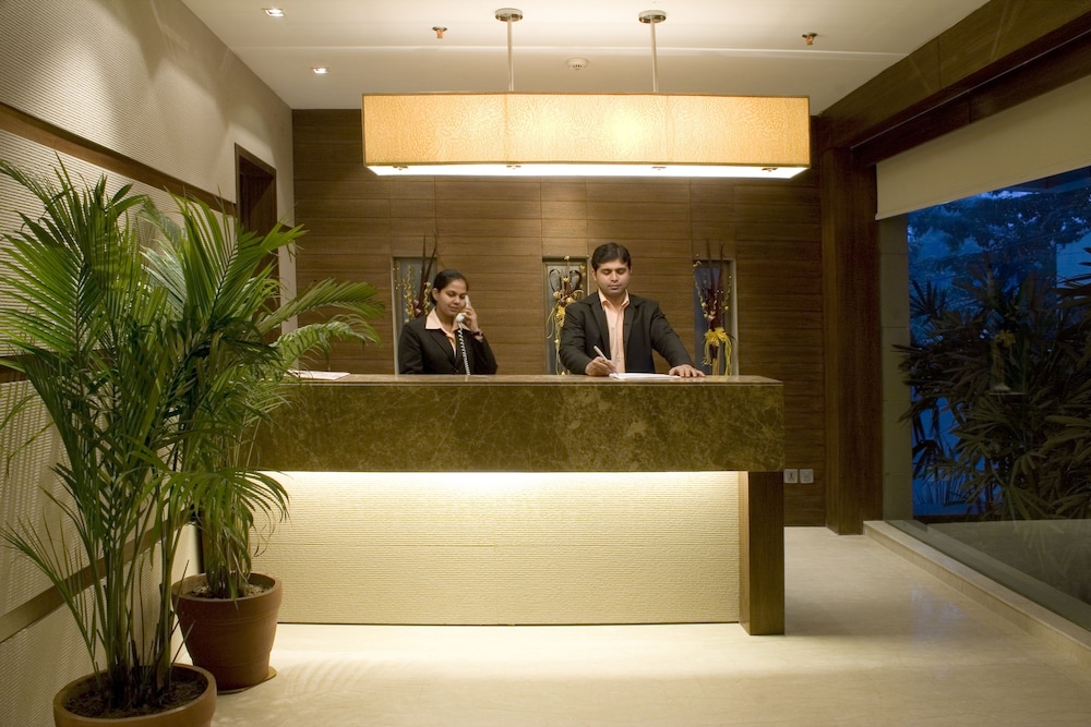 Shervani Nehru Palace Hotel 6/38