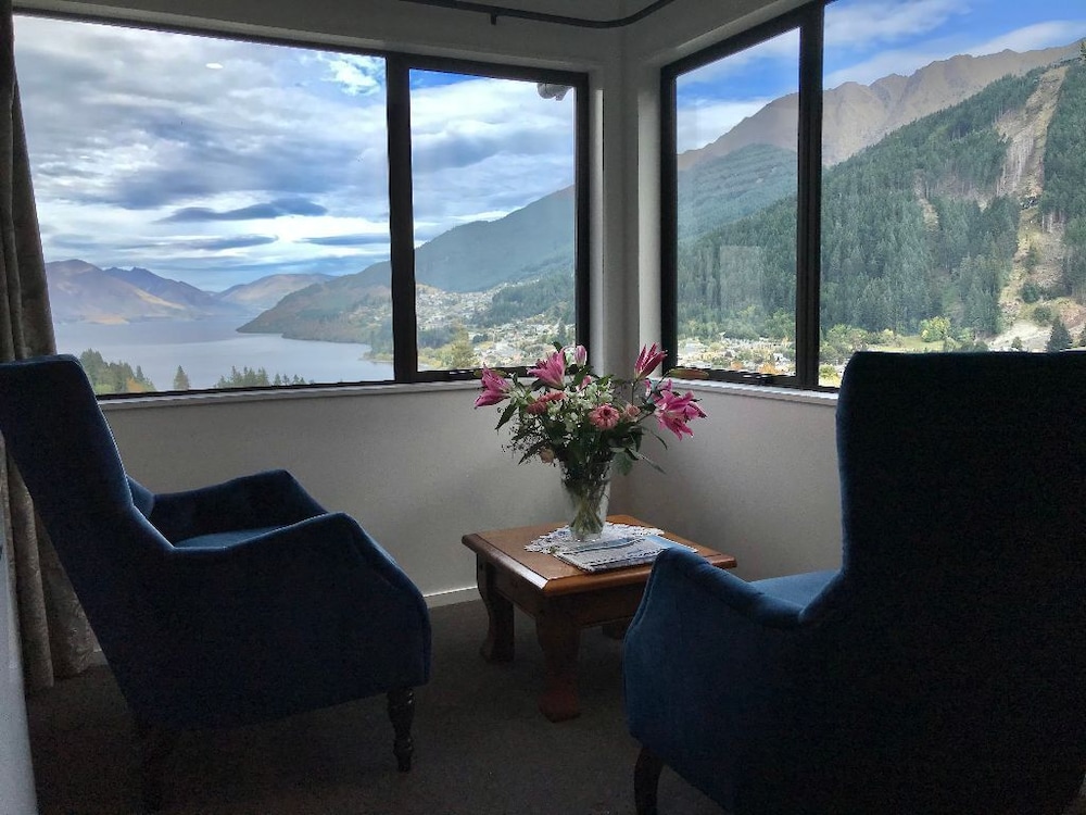 Balmoral Lodge 48/65