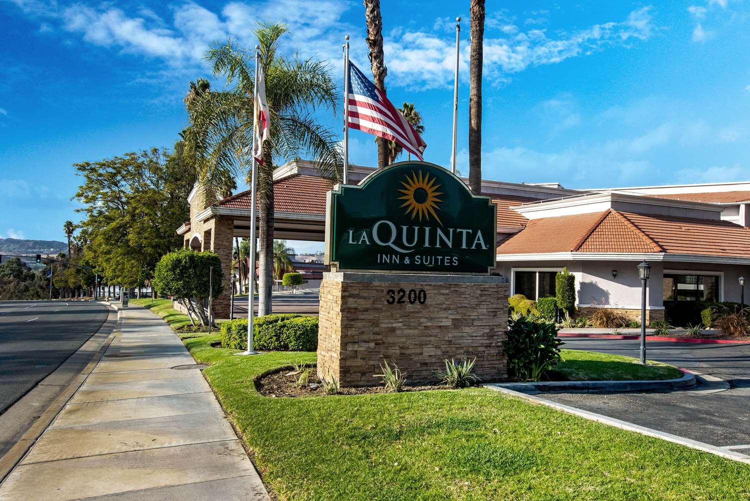 La Quinta Inn & Suites By Wyndham Pomona 47/52