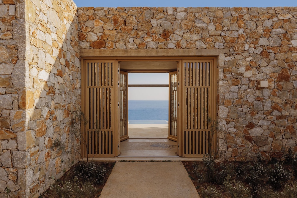 Gundari Folegandros 12/50