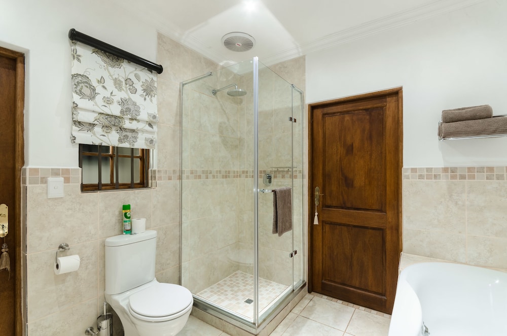 Nut Grove Manor Boutique Hotel 44/50
