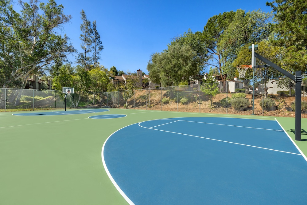 Riviera Oaks Resort & Racquet Club 41/76