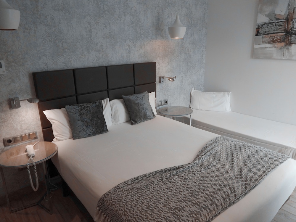 SUPERIOR, DOUBLE BED, WITH EXTRA BED