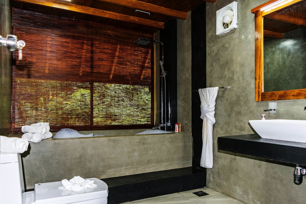 1 Bedroom, Royal, Cabin, King and Twin Beds, River View