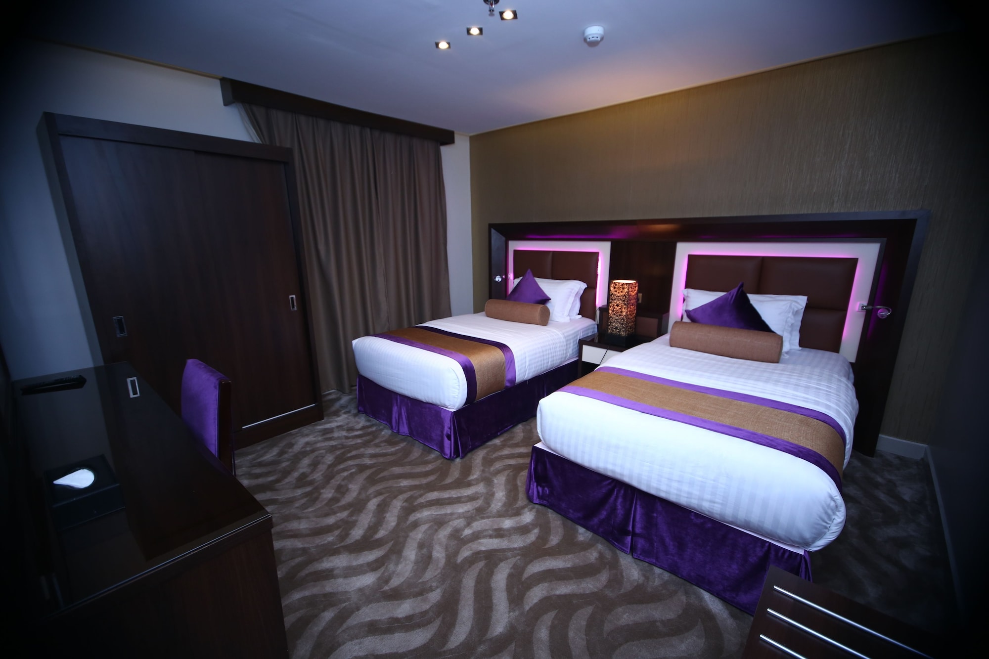 DIPLOMATIC SUITE