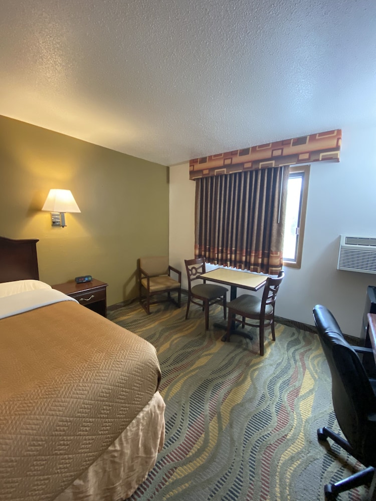 Travelodge by Wyndham La Porte/Michigan City Area 26/50