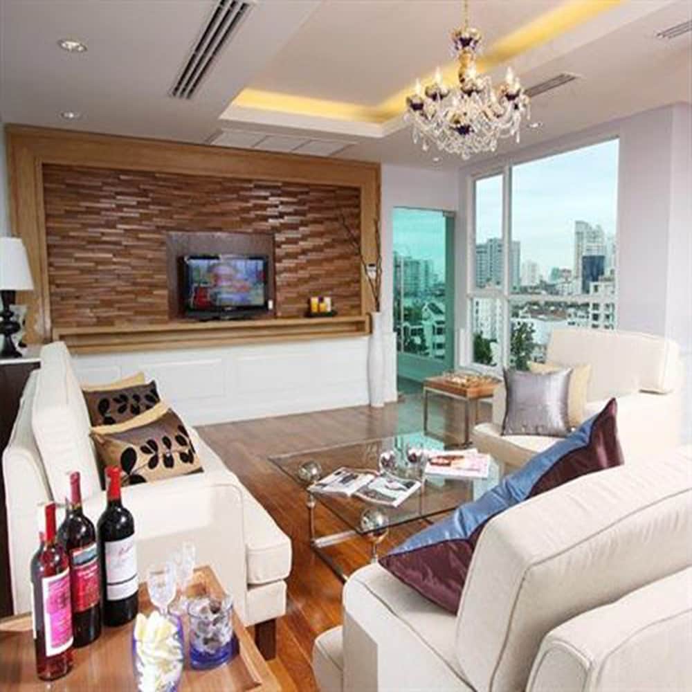 D Varee Montara Thonglor 25 51/70