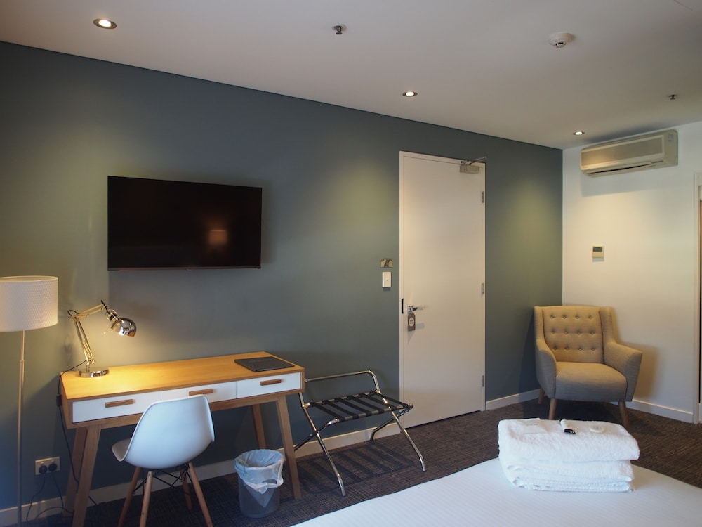 Crown Hotel Surry Hills 16/58
