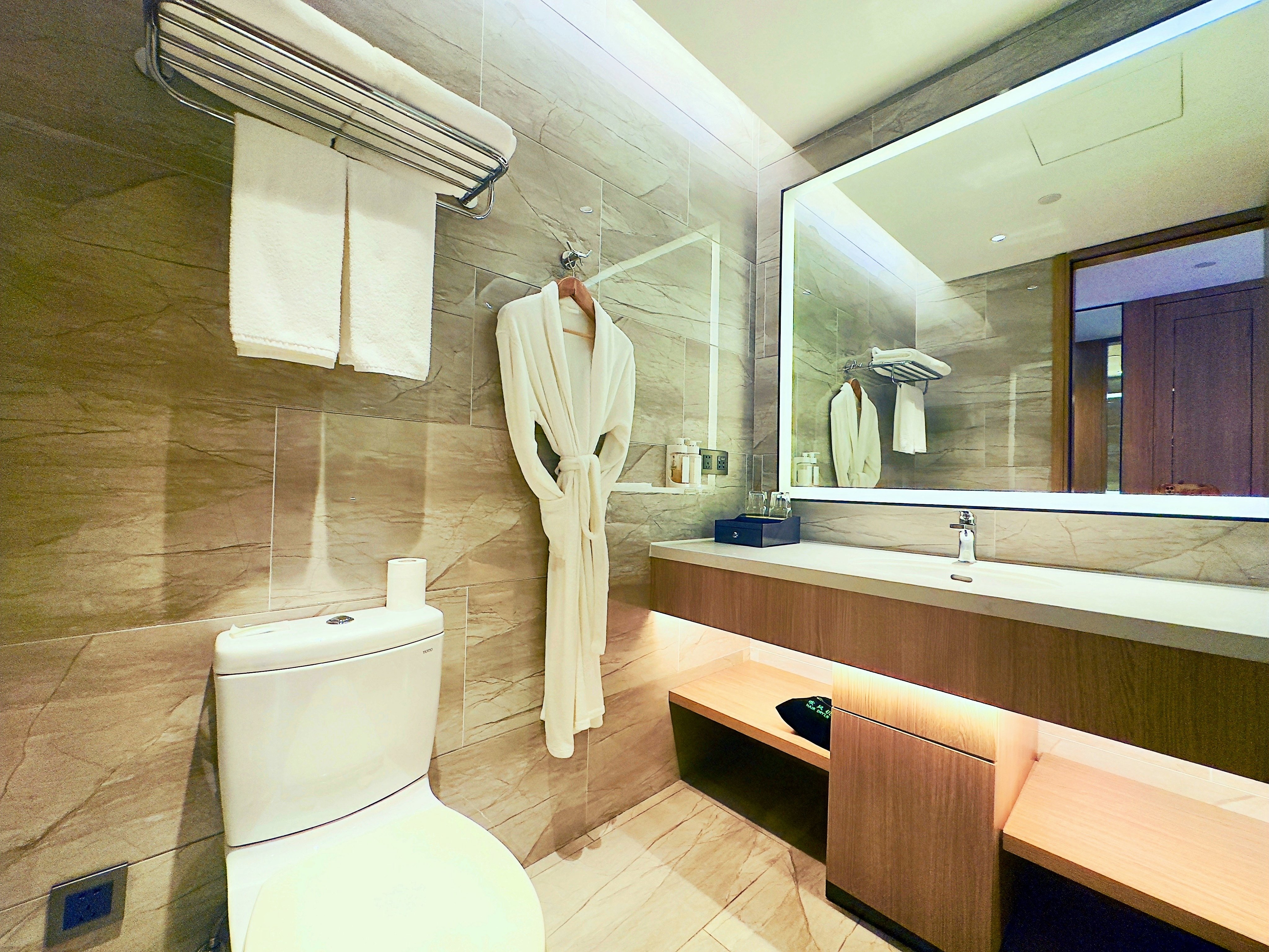 Holiday Inn Nantong Oasis International 77/78
