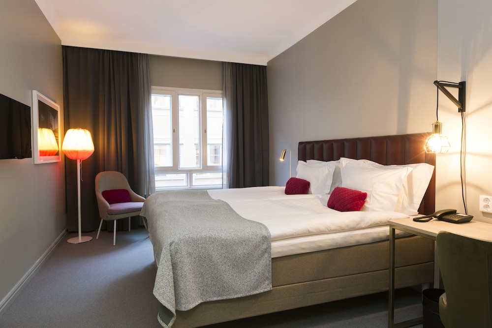 Superior, Elite Hotel Adlon 6/9
