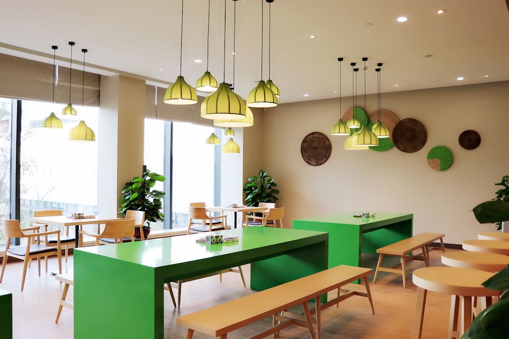 HOLIDAY INN WUXI TAIHU NEW CITY 4/69