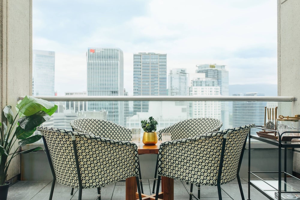 Delta Hotels by Marriott Vancouver Downtown Suites 18/49