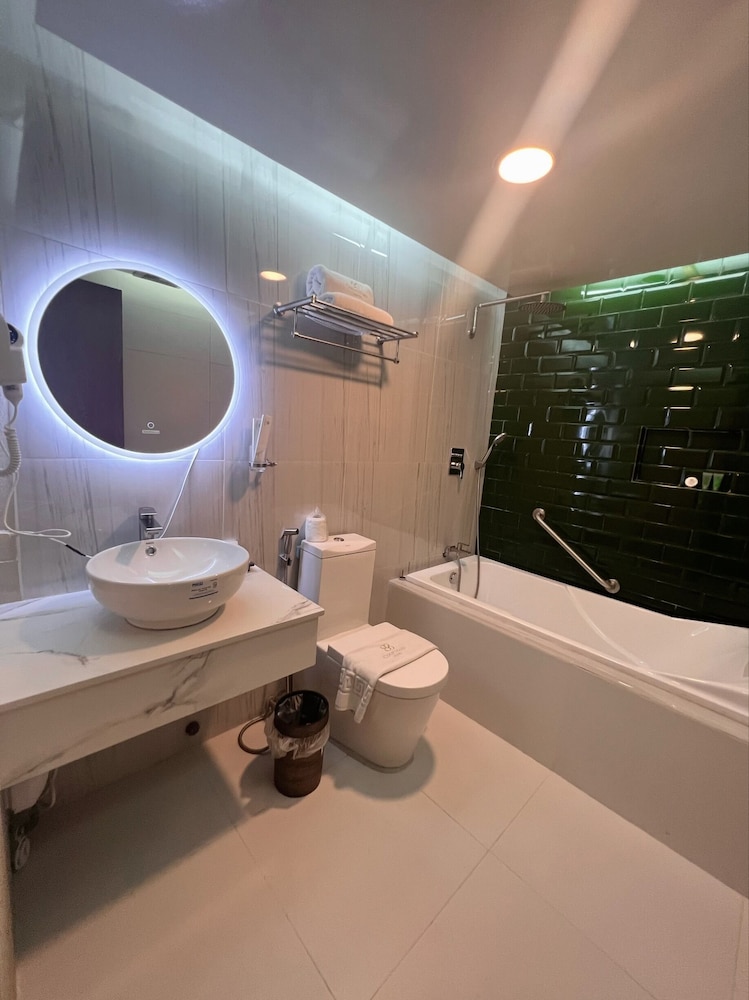 88 Courtyard Hotel 37/52
