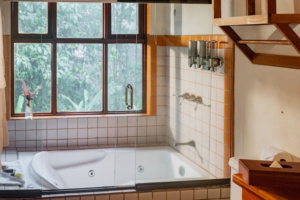 Villa Blanca Cloud Forest Resort and Nature Reserve 71/73
