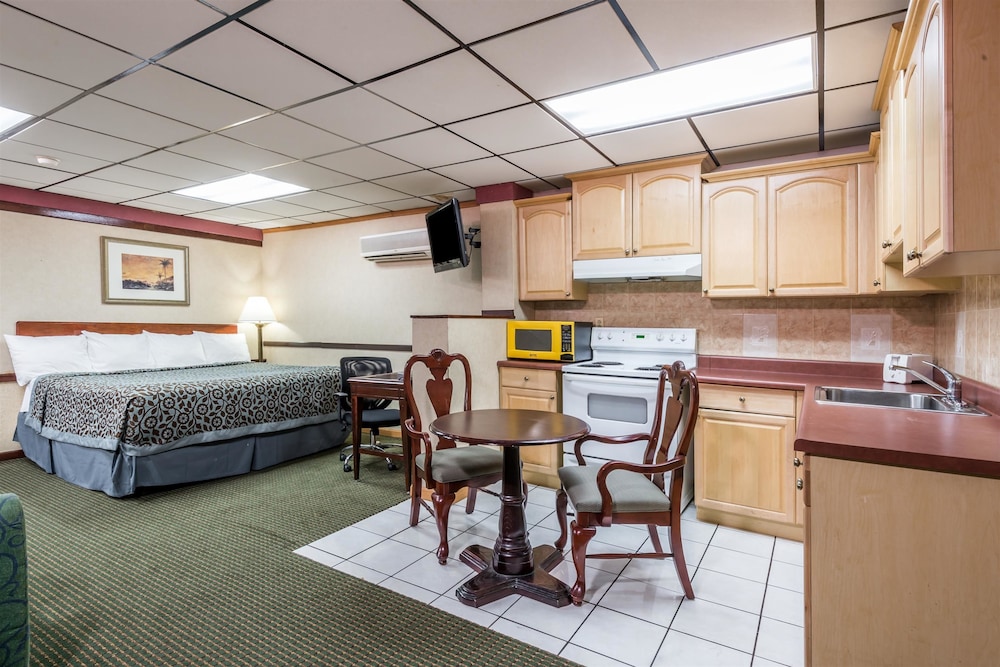 Days Inn by Wyndham Pittsburgh 18/24