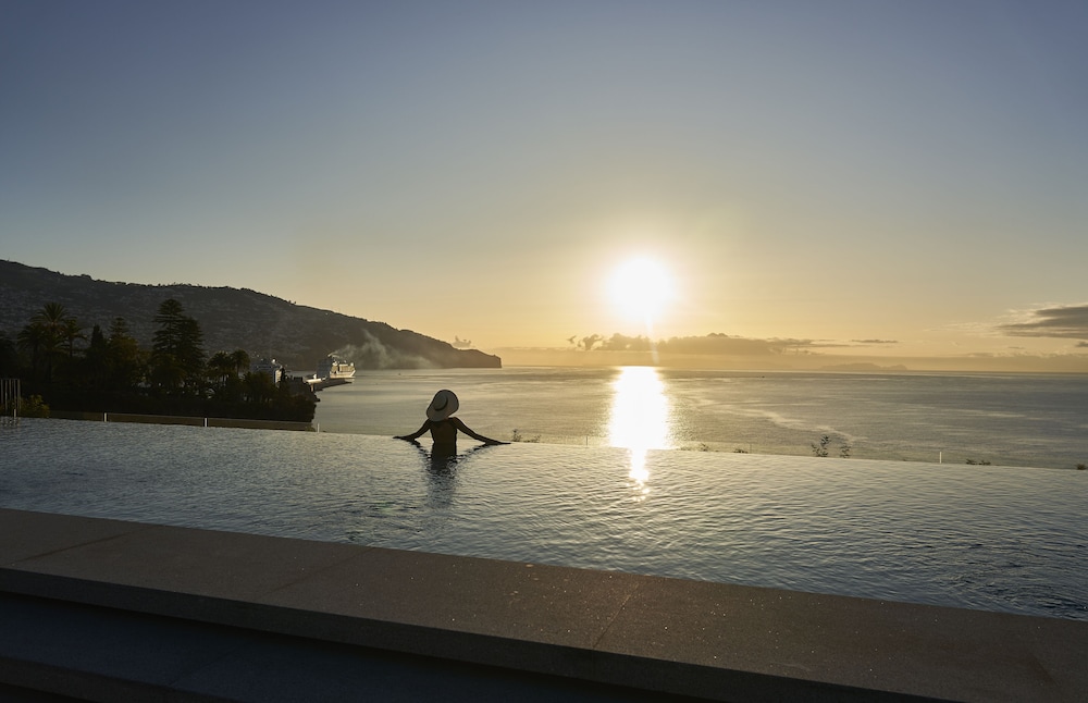 Les Suites At The Cliff Bay 24/34